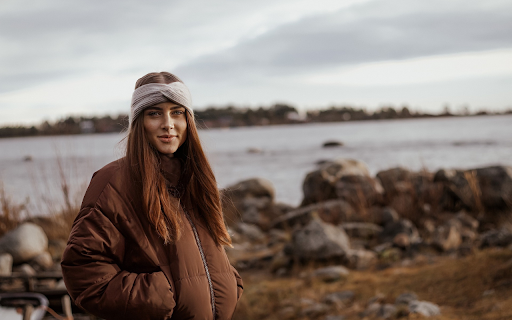 Brown haired girl by the lake from Chrome web store to be run with OffiDocs Chromium online Brown haired girl by the lake from Chrome web store to be run with OffiDocs Chromium online