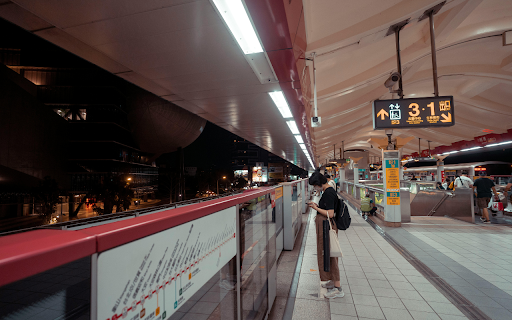 Commuters Waiting In the Train Station Platform from Chrome web store to be run with OffiDocs Chromium online Commuters Waiting In the Train Station Platform from Chrome web store to be run with OffiDocs Chromium online