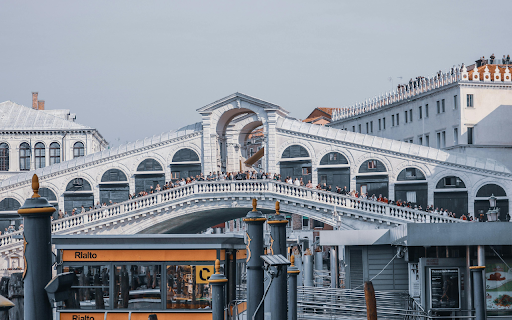 Unrecognizable people on Rialto Bridge against buildings in city from Chrome web store to be run with OffiDocs Chromium online Unrecognizable people on Rialto Bridge against buildings in city from Chrome web store to be run with OffiDocs Chromium online
