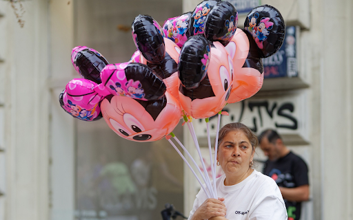 Woman holding ball from Chrome web store to be run with OffiDocs Chromium online Woman holding ball from Chrome web store to be run with OffiDocs Chromium online