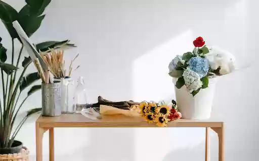 Bouquet of hydrangeas and rose on table with sunflowers from Chrome web store to be run with OffiDocs Chromium online Bouquet of hydrangeas and rose on table with sunflowers from Chrome web store to be run with OffiDocs Chromium online